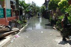 Banjir di Total Persada Berangsur Surut, Warga Mulai Bersih-bersih Rumah