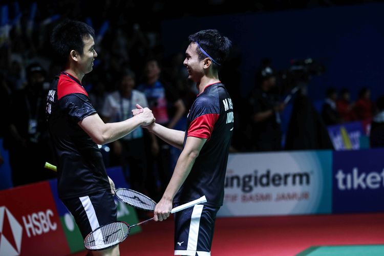 Pasangan ganda putra Indonesia, Mohammad Ahsan dan Hendra Setiawan saat melawan ganda putra Jepang, Hiroyuki Endo dan Yuta Watanabe dalam babak perempat final Blibli Indonesia Open 2019 di Istora Senayan, kompleks GBK, Jakarta, Jumat (19/7/2019). Mohammad Ahsan dan Hendra Setiawan menang dengan skor 21-15, 9-21, dan 22-20.