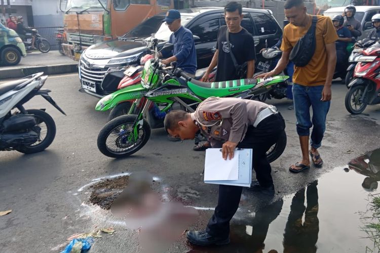 Seorang mahasiswa bernama David Silitonga (27) meninggal dunia karena terlindas bus listrik di Jalan Yos Sudarso, Kecamatan Medan Labuhan, Kota Medan pada Kamis (22/5/2025). 