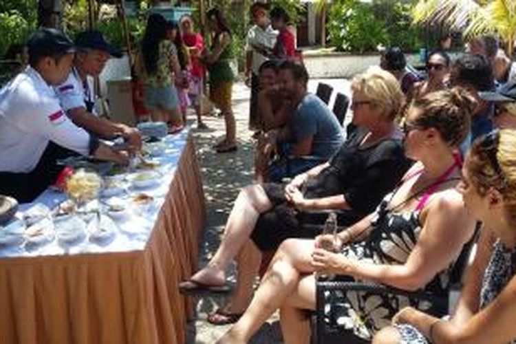 kegiatan wisatawan asing di salah satu hotel di kawasan Kuta Bali