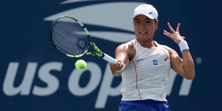 Petenis asal Indonesia, Janice Tjen, akan menghadapi jagoan tenis Britania Raya, Emma Raducanu, pada babak kedua US Open 2025. Partai Janice Tjen vs Emma Raducanu akan berlangsung di Stadion Louis Armstrong, salah satu stadion utama US Open 2025, pada Rabu (27/8/2025) pukul 22.00 WIB.