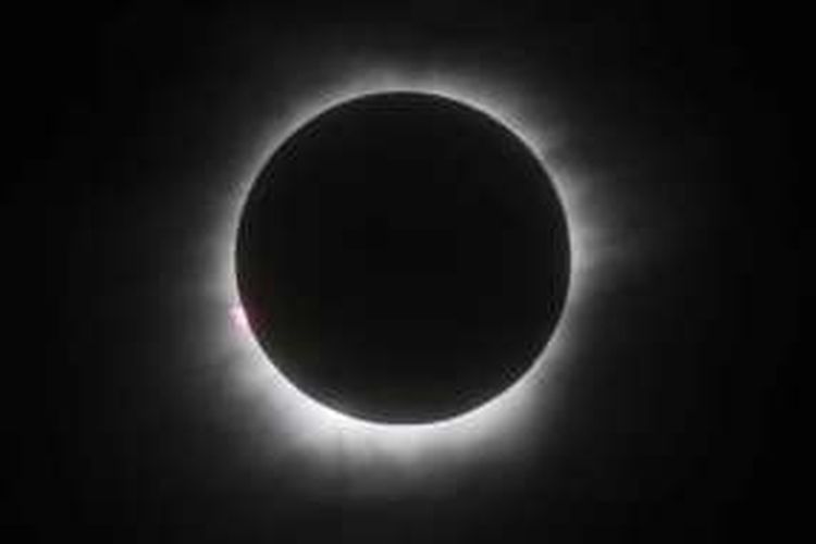 A total solar eclipse is seen in Belitung, Indonesia, Wednesday, March 9, 2016. A total solar eclipse was witnessed along a narrow path that stretched across Indonesia while in other parts of Asia a partial eclipse was visible. (AP Photo)