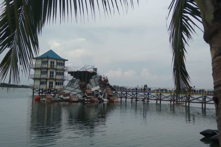 Tower pantau ski air kompleks Jakabaring Sport City (JSC) Palembang Palembang, Sumatera Selatan roboh diterjang angin puting beliung. Dari peristiwa tersebut 14 venue dinyatakan rusak.