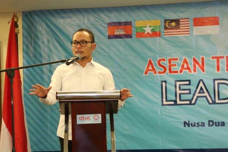 Menteri Ketenagakerjaan (Menaker) Hanif saat memberikan sambutan pada acara Leaders Meeting of ASEAN Trade Union Council di Nusa Dua, Badung, Bali, Sabtu (24/11/2018).