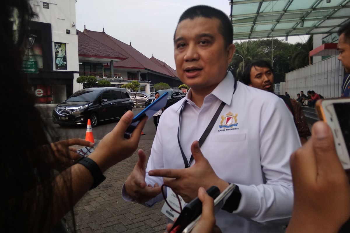 Waketum Partai Golkar Erwin Aksa saat diwawancarai awak media di Jakarta, Rabu (6/11/2019).