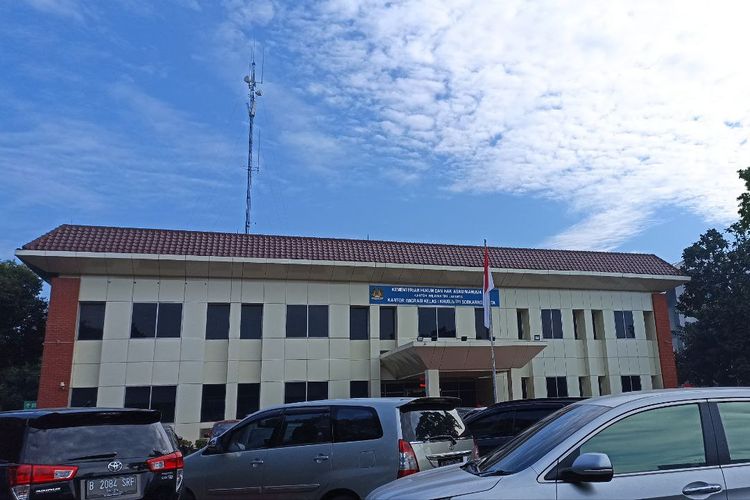 Gedung Kantor Imigrasi Kelas 1 Khusus Bandara Soekarno-Hatta di Kota Tangerang, Banten, pada Kamis (14/7/2022).