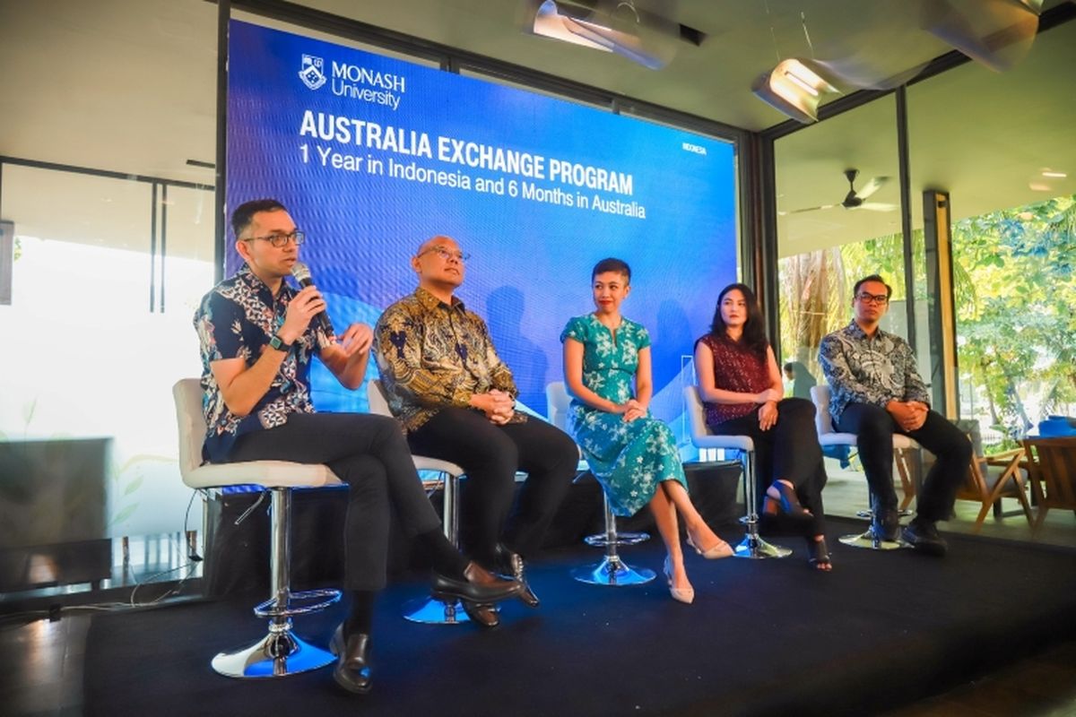 Monash University Indonesia meluncurkan Australia Exchange Program memungkinkan mahasiswa Indonesia menempuh studi pascasarjana selama 1-1,5 tahun di Indonesia dan dilanjutkan dengan 6 bulan di kampus pusat Monash University di Melbourne, Australia. 