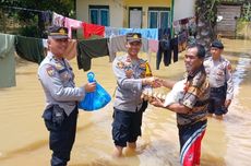 Banjir Terjang Rokan Hulu, Polisi Salurkan Bantuan