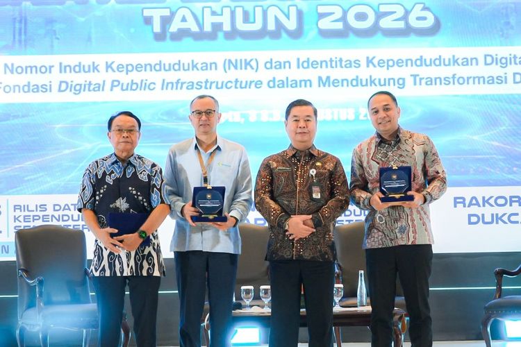 Raih Dua Penghargaan Nasional, Surabaya Buktikan Satu Data Berbasis NIK Dukung Pertumbuhan Ekonomi 