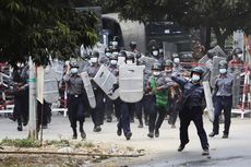 Polisi Myanmar Gunakan Granat Kejut untuk Bubarkan Demonstran