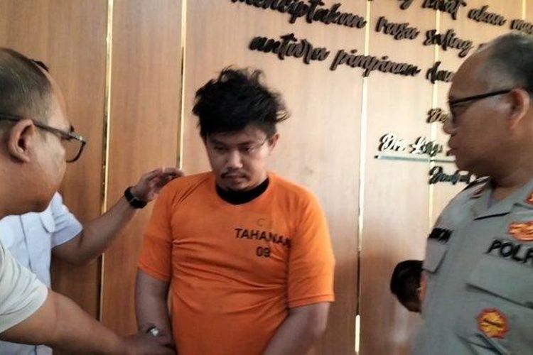 RR, ayah dua anak yang jadi tersangka pengedar sabu Kampung Bahari ditahan di Mapolres Metro Jakarta Utara, Selasa (9/5/2023).  