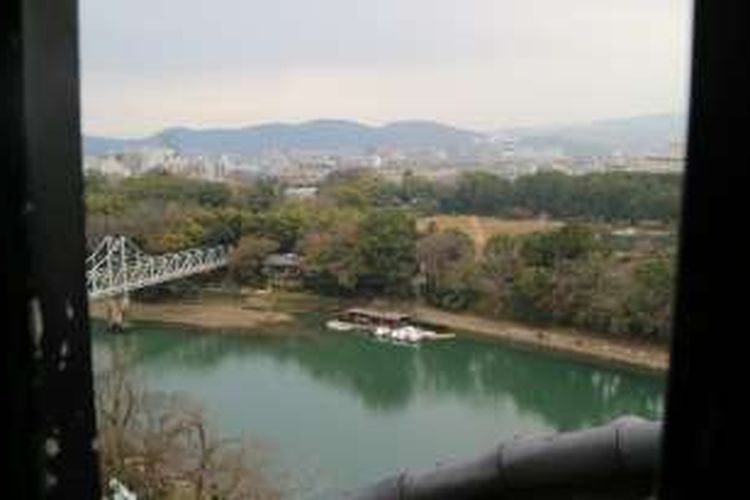 Pemandangan dilihat dari lantai paling atas Kastil Okayama