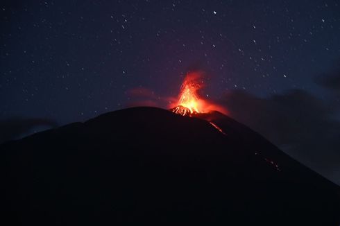 Hari Ini Gunung Ile Lewotolok Kembali Meletus Disertai Gemuruh