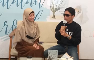 Komedian Desta saat memberikan pernyataan dalam acara peluncuran buku Catatan Kronik karya istrinya, artis Natasha Rizky di kawasan Gandaria, Jakarta Selatan, Sabtu (13/8/2022).