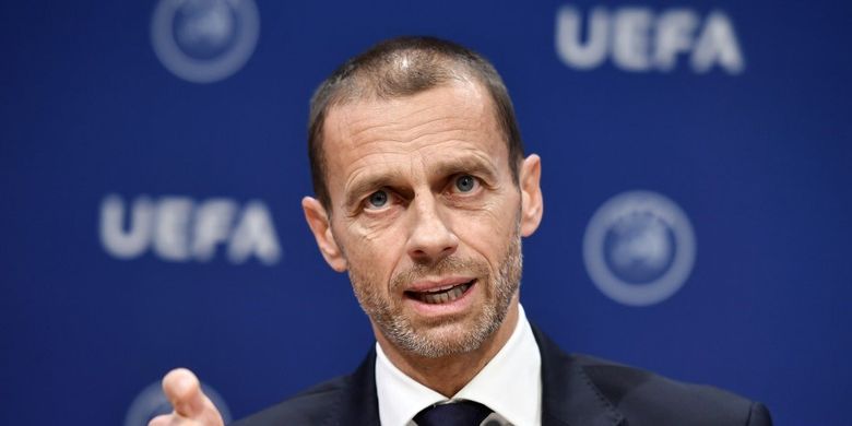 Presiden UEFA Aleksander Ceferin memberi isyarat saat konferensi pers menyusul pertemuan komite eksekutif di markas UEFA, di Nyon, Swiss pada 4 Desember 2019.