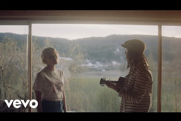 JP Cooper berkolaborasi dengan Astrid S dalam singel Sing It With Me.