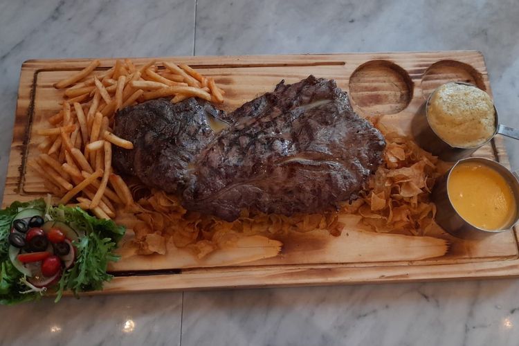 Menu Monster Steak di Karnivor Mall Grand Indonesia