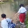 Viral, Anak SD di Semarang Berangkat Sekolah Lewat Sungai, Akses Rumah Diduga Ditutup Tetangga