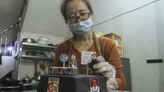 Uniknya Kue Berbentuk TPS, Lengkap dengan Pemilih yang Memakai Masker