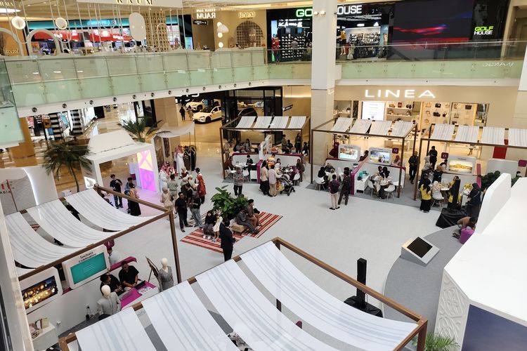 Suasana pameran perjalanan Visit Saudi Travel Fair 2025 pada hari pertama, digelar di mal Gandaria City, Jakarta Selatan, Rabu (12/11/2025). 