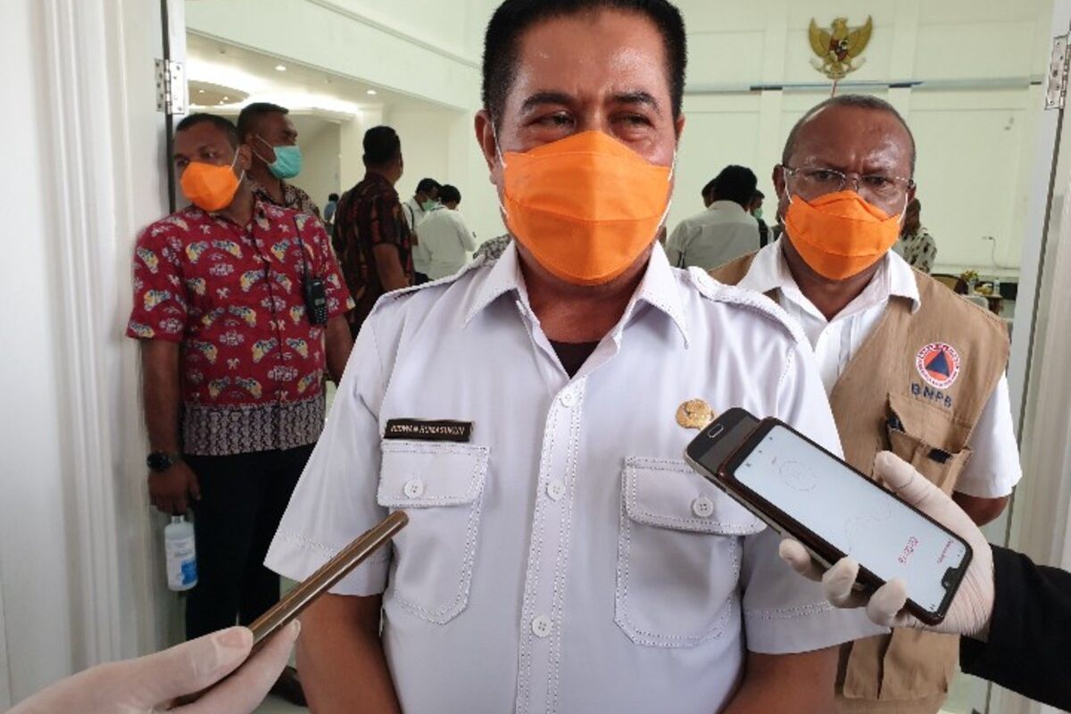 Ridwan Rumasukun saat menjabat Pj Sekda Papua. 