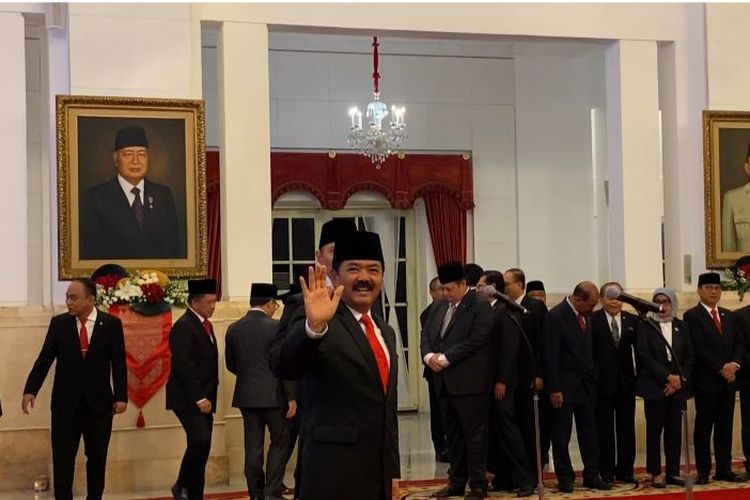 Hadi Tjahjanto dilantik menjadi Menteri Koordinator Bidang Politik, Hukum, dan Keamanan (Menko Polhukam) menggantikan Mahfud MD di Istana Negara, Rabu (21/2/2024).