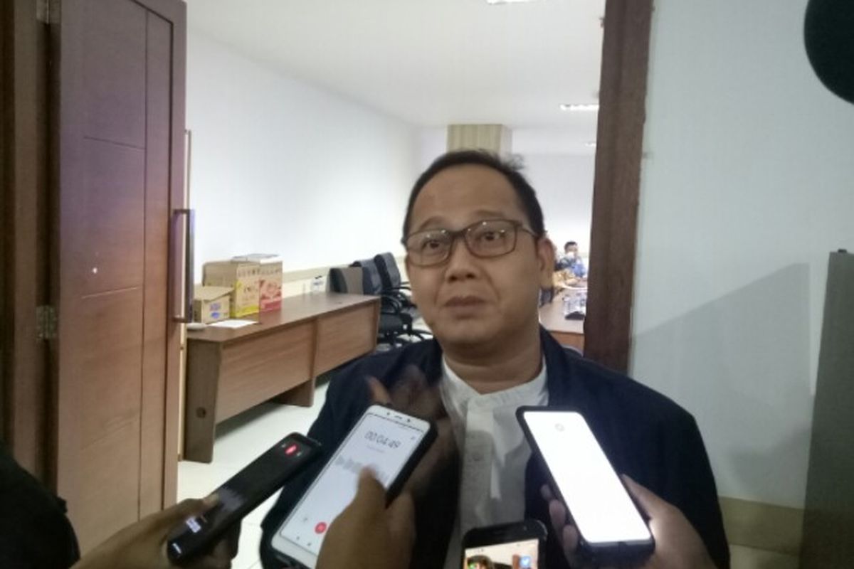 Ketua DPRD Tangerang Selatan, Abdul Rasyid mengatakan empat orang meninggal dunia di wilayah Tangsel dengan berbagai penyebab dinilai merupakan musibah saat bencana banjir yang merendam rumah mereka masing-masing. Hal tersebut dikatakan usai rapat bersama Operasi Perangkat Daerah (OPD) mengenai penamganan banjir di Gedung DPRD, Setu, Tangsel, Kamis (9/1/2020).