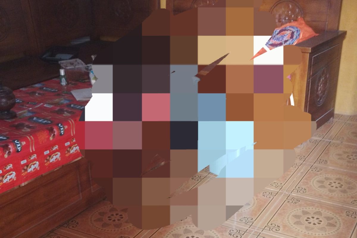 Foto: Seorang perempuan bernama Siti Khotija (65) warg Desa Sumberanyar, Kecamatan Banyuputih, Kabupaten Situbondo Provinsi Jawa Timur ditemukan meninggal membusuk dengan kulit berwarna hitam pada Kamis (5/12/2025). 