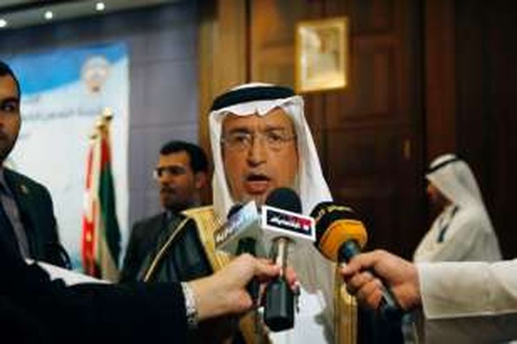 Raja Arab Saudi, Salman, mengeluarkan dekrit pemecatan Menteri Air dan Listrik Abdullah al-Hussayen.