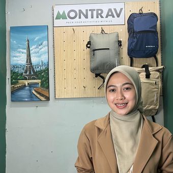 Erna, content creator Shopee Live untuk jenama tas lokal Montrav.