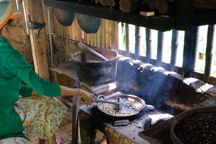 Satria Agrowisata di Jalan Raya Kintamani, Tampaksiring, Kabupaten Gianyar, Bali, Kamis (6/9/2018). Di sini wisatawan dapat menemukan tempat ngopi sekaligus belajar seluk beluk kopi. 