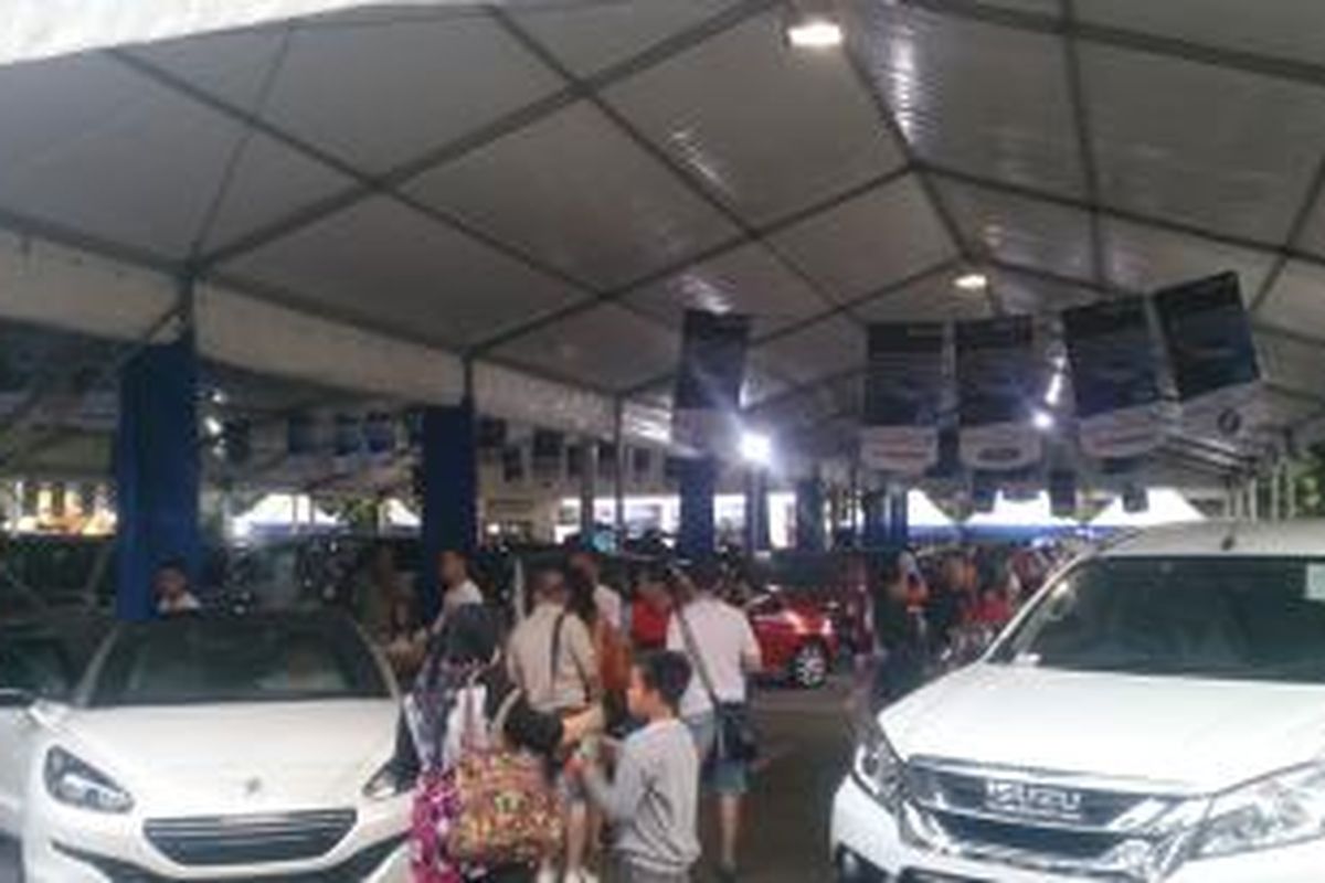 Pelaksanaan BCA Autoshow #3 di Kota Baru Parahyangan, Bandung Barat.
