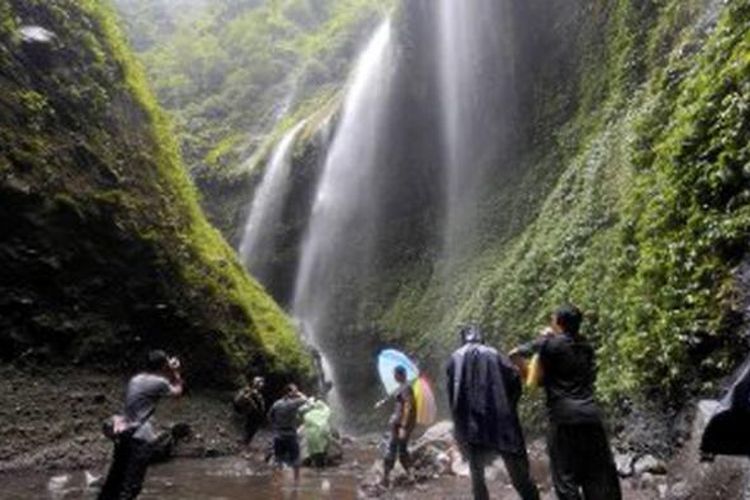 Keindahan Air Terjun Madakaripura di Kecamatan Lumbang, Kabupaten Probolinggo, Senin (22/4/2013). Air terjun ini konon menjadi tempat Mahapatih Gajah Mada bersemadi pada zaman Majapahit. 