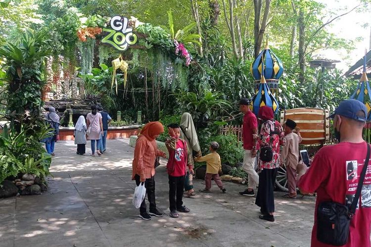 Suasana GL Zoo saat libur Lebaran, Minggu (23/4/2023)