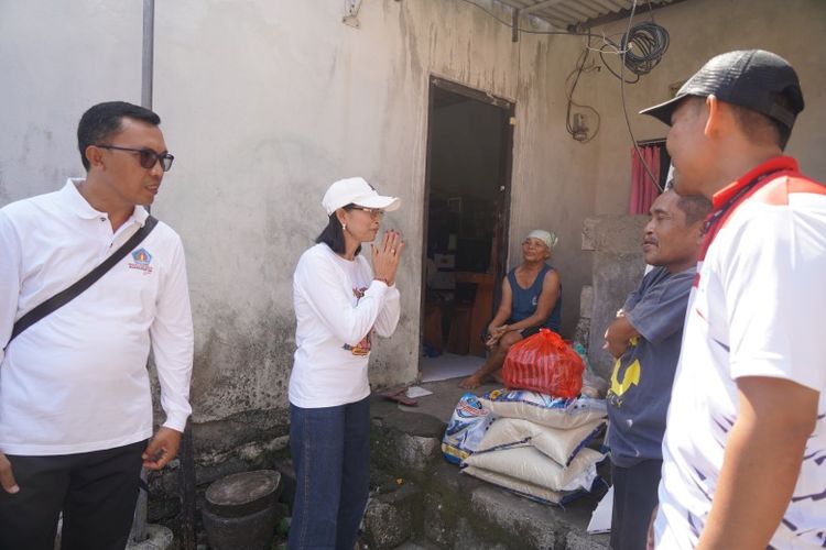 Pemerintah Kabupaten (Pemkab) Klungkung, Bali, menyalurkan bantuan sosial bagi lanjut usia (lansia), penyandang disabilitas, dan orang dengan gangguan jiwa (ODGJ) di Kecamatan Nusa Penida. 