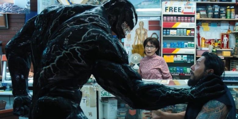 Salah satu adegan dalam film Venom yang dibintangi Tom Hardy.