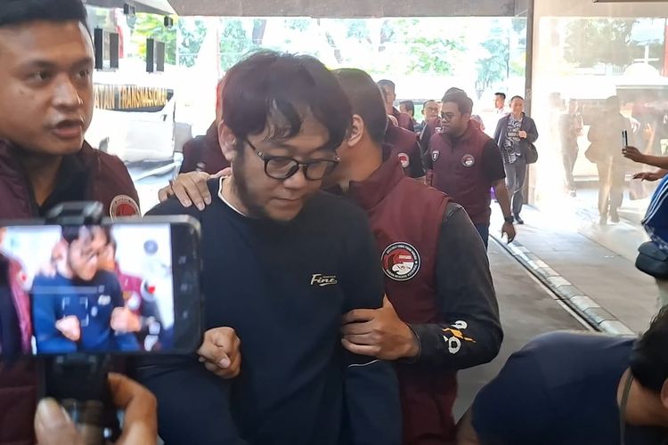 Anak Buah Gembong Narkoba Internasional Fredy Pratama Tiba di Bareskrim