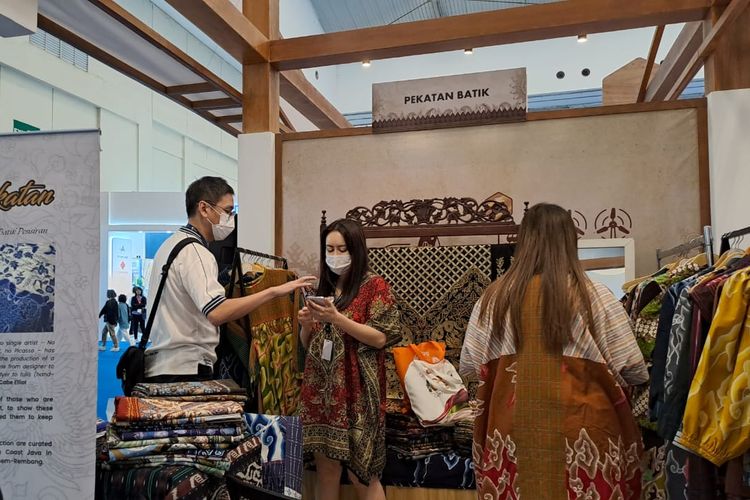 Produk ready to wear Pekatan Batik berhasil menarik banyak buyer dari mancanegara pada ajang TEI 2023. 