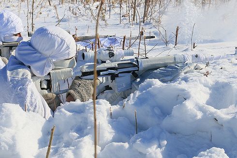 Tingkatkan Kemampuan, Sniper Rusia Latihan di Suhu Minus 35 Derajat Celsius