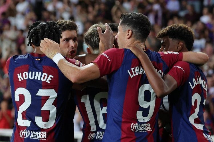 Momen selebrasi gol Pedri dalam laga pekan kedua Liga Spanyo; 2023-2024 antara Barcelona vs Cadiz di Lluis Companys Olympic Stadium, 20 Agustus 2023. (Photo by LLUIS GENE / AFP)