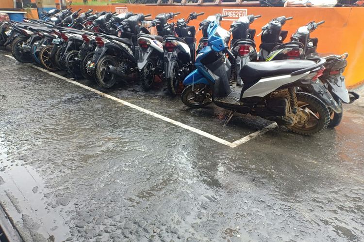 Barang bukti sepeda motor yang berhasil diamankan aparat kepolisian di Jayapura. 