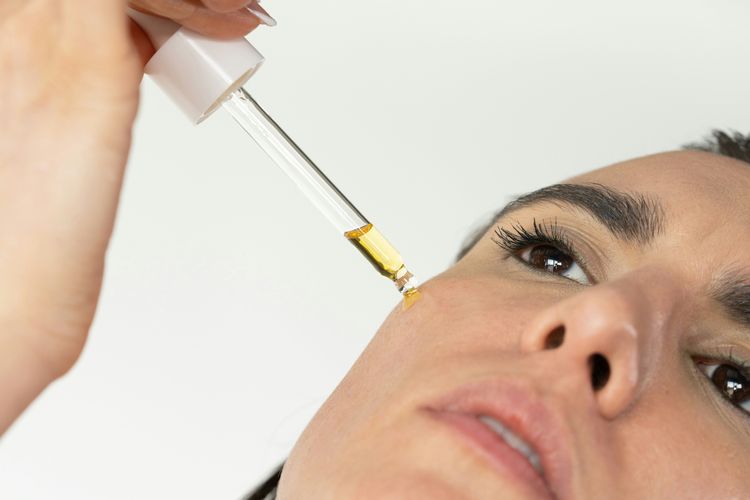 Mengenal PDRN, Bahan Skincare Viral yang Unik dari Sperma Salmon