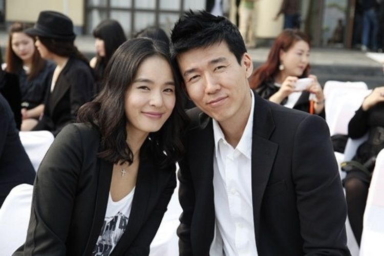 Pasangan Sean (kanan) dan Jung Hye Young