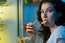 Waspadai, 5 Dampak Negatif Makan Sebelum Tidur  