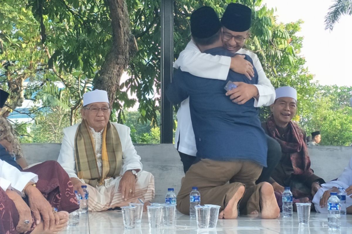 Gubernur DKI Jakarta Anies Baswedan mengunjungi Makam Wakaf Muslim di kawasan Cilandak Barat, Jakarta Selatan, Sabtu (16/6/2018)