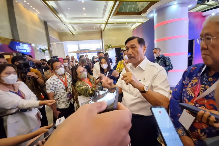 Menteri Koordinator Bidang Kemaritiman dan Investasi Luhut Binsar Pandjaitan setelah acara Investor Daily Summit 2022 di JCC Senayan, Rabu (12/10/2022).