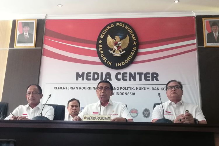 Menteri Koordinator Bidang Politik, Hukum, dan Keamanan (Menko Polhukam), Wiranto, dalam konferensi pers di kantor Kemenko Polhukam, Jakarta, Senin (30/9/2019). 