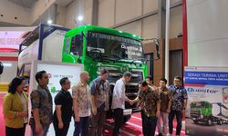 Serah Terima Truk UD Trucks di GIIAS 2025: Inovasi untuk Transportasi