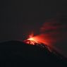 Gunung Ile Lewotolok Meletus 105 Kali, Lava Pijar Terlontar hingga 500 Meter