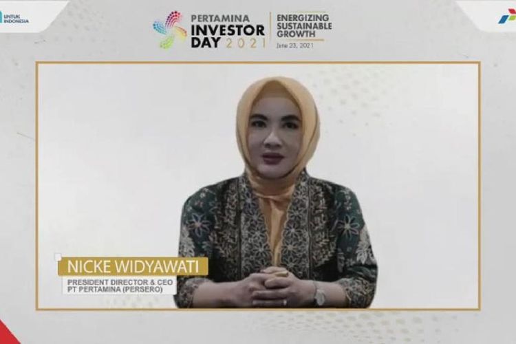 Nicke Widyawati saat berbicara dalam Pertamina Investor Day 2021.